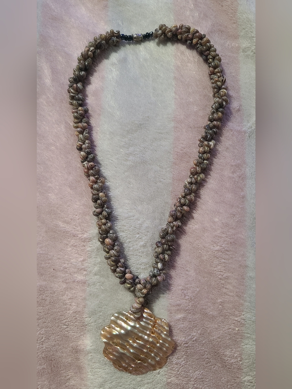 Chunky Shell Statement Necklace - Picture 2 of 9